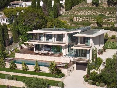 Superb newly built architect designed villa in Super-Cannes