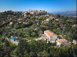 Exclusivité - à quelques pas du village de Mougins - Propriété avec vue mer.