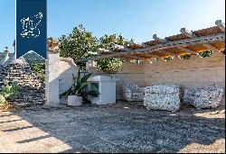 Elegant villa with a pool and trulli for sale in a panoramic position in Monopoli