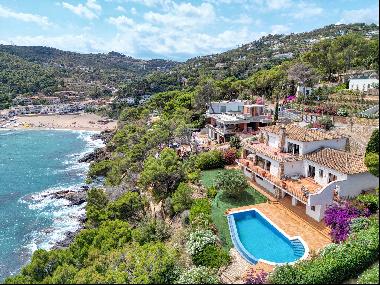Beautiful Mediterranean house in front of the sea in Sa Riera