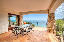 Beautiful Mediterranean house in front of the Sea in Sa Riera, Begur
