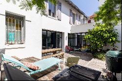 BEAUTIFUL HOUSE OF 257 M² WITH TERRACE AND POOL