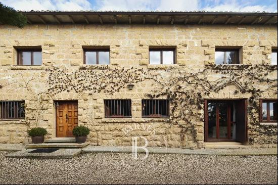 RIOJA, BEAUTIFUL HOUSE OF 330 sqm, VIEW ON THE VINEYARDS