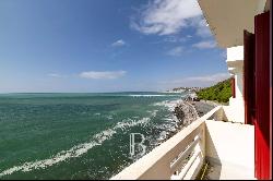 GUETHARY, HEART OF THE VILLAGE, APARTMENT FACING THE SEA