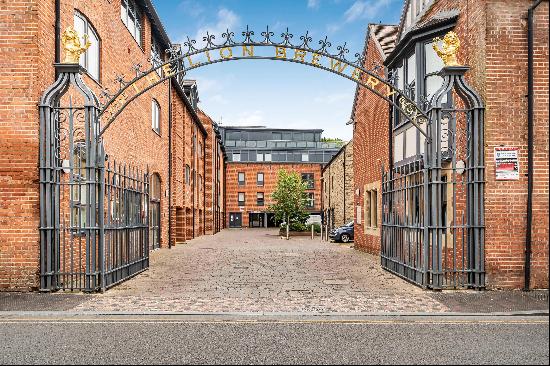 One of Oxford's finest penthouse apartments with stunning panoramic views over Oxford.