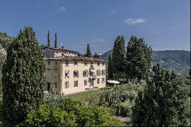 6 bedroom Villa and 5 bedroom Farmhouse for sale in Lucca