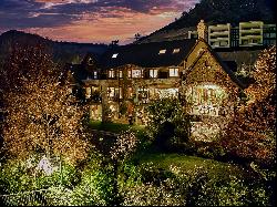 Spectacular Provençal-style house in Golf de Manquehue.