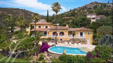 Provençal style villa with sea view in a secure estate