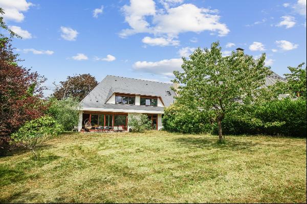Family house 450 sq. m - 8 bedrooms on garden - Versailles