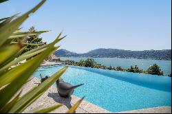 An exceptional property with panoramic view over Lake Annecy