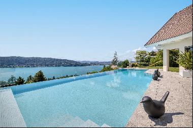 An exceptional property with panoramic view over Lake Annecy