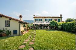 Villa in the countryside of Lucca a stone's throw from the sea