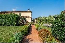 Villa in the countryside of Lucca a stone's throw from the sea