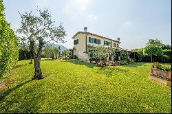 Villa in the countryside of Lucca a stone's throw from the sea