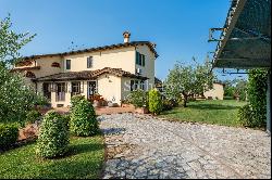 Villa in the countryside of Lucca a stone's throw from the sea