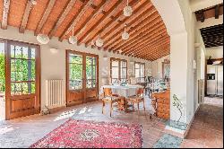 Villa in the countryside of Lucca a stone's throw from the sea