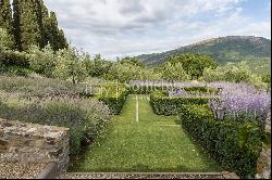 Exquisite farmhouse close to Florence