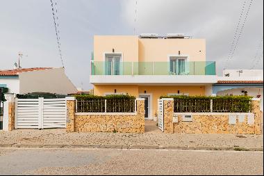 House, 8 bedrooms, for Sale
