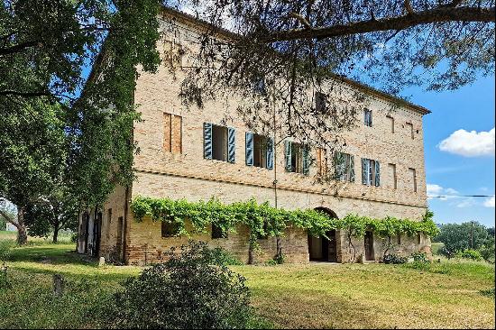 Magnificent 19th Century villa in the Marche countryside