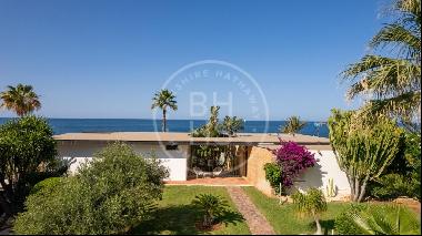 Extraordinary Beachfront Elegance: A Bauhaus-style Villa in Jave, Jávea 03738