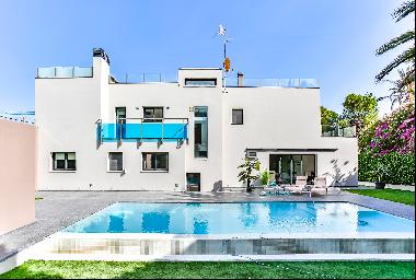 Spectacular modern house in Vallpineda, Sitges.