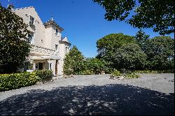 Exceptional property with 8000 m2 of grounds