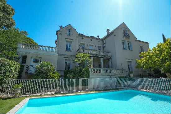 Exceptional property with 8000 m2 of grounds