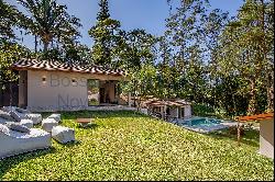 House in a gated community designed by Roberto Carregal in Teresopolis