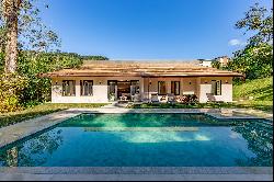 House in a gated community designed by Roberto Carregal in Teresópolis