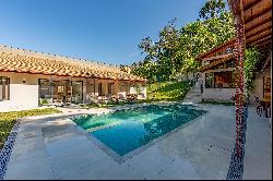 House in a gated community designed by Roberto Carregal in Teresopolis