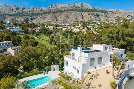 Exquisite Golf-Front Luxury: An Elegant Villa in Altea Overlooki, Altea 03590