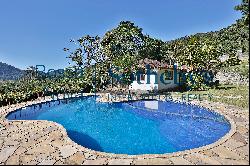 House on top of a hill in Teresopolis with a view of Dedo de Deus