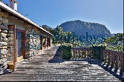 House on top of a hill in Teresopolis with a view of Dedo de Deus