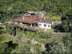 House on top of a hill in Teresopolis with a view of Dedo de Deus