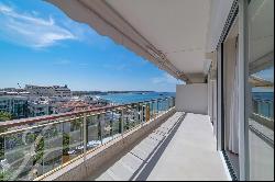 Beautiful apartment completely renovated on the top floor