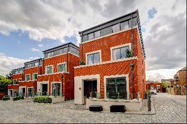 A superb modern six bedroom house located in a private secure gated mews in Wimbledon.