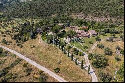 Historical hamlet a few km from Cortona