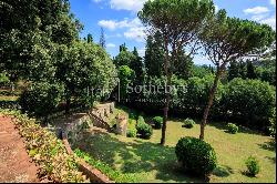 Prestigious apartment in historic villa close to Piazzale Michelangelo