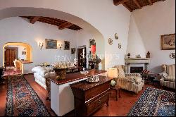 Prestigious apartment in historic villa close to Piazzale Michelangelo