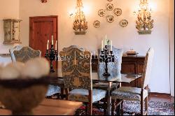 Prestigious apartment in historic villa close to Piazzale Michelangelo