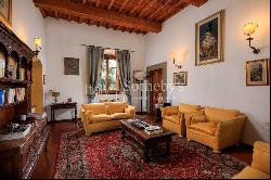 Prestigious apartment in historic villa close to Piazzale Michelangelo