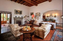 Prestigious apartment in historic villa close to Piazzale Michelangelo