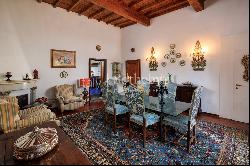 Prestigious apartment in historic villa close to Piazzale Michelangelo