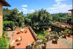 Prestigious apartment in historic villa close to Piazzale Michelangelo