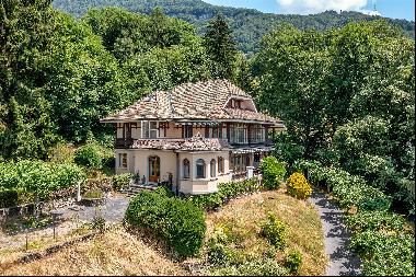 Magnificent 7-bedroom manor in Blonay, Vaud.