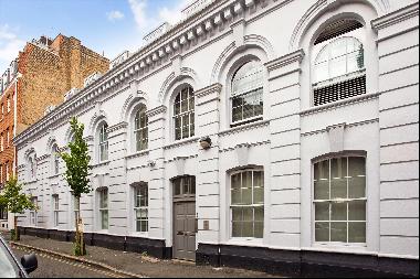 A well presented split-level apartment in a superb development in Bloomsbury.
