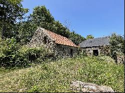 LANDUNVEZ, 16TH CENTURY MANOR, PARTIALLY RENOVATED, SEA BY WALK