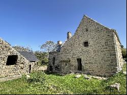 LANDUNVEZ, 16TH CENTURY MANOR, PARTIALLY RENOVATED, SEA BY WALK