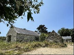 LANDUNVEZ, 16TH CENTURY MANOR, PARTIALLY RENOVATED, SEA BY WALK