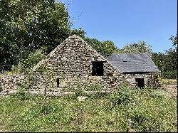 LANDUNVEZ, 16TH CENTURY MANOR, PARTIALLY RENOVATED, SEA BY WALK